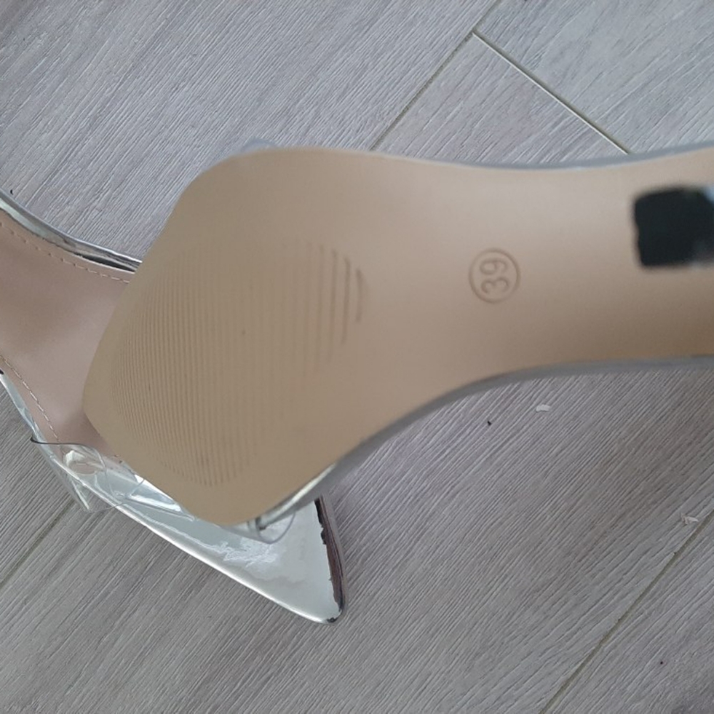 Heels - Picture 2 of 5